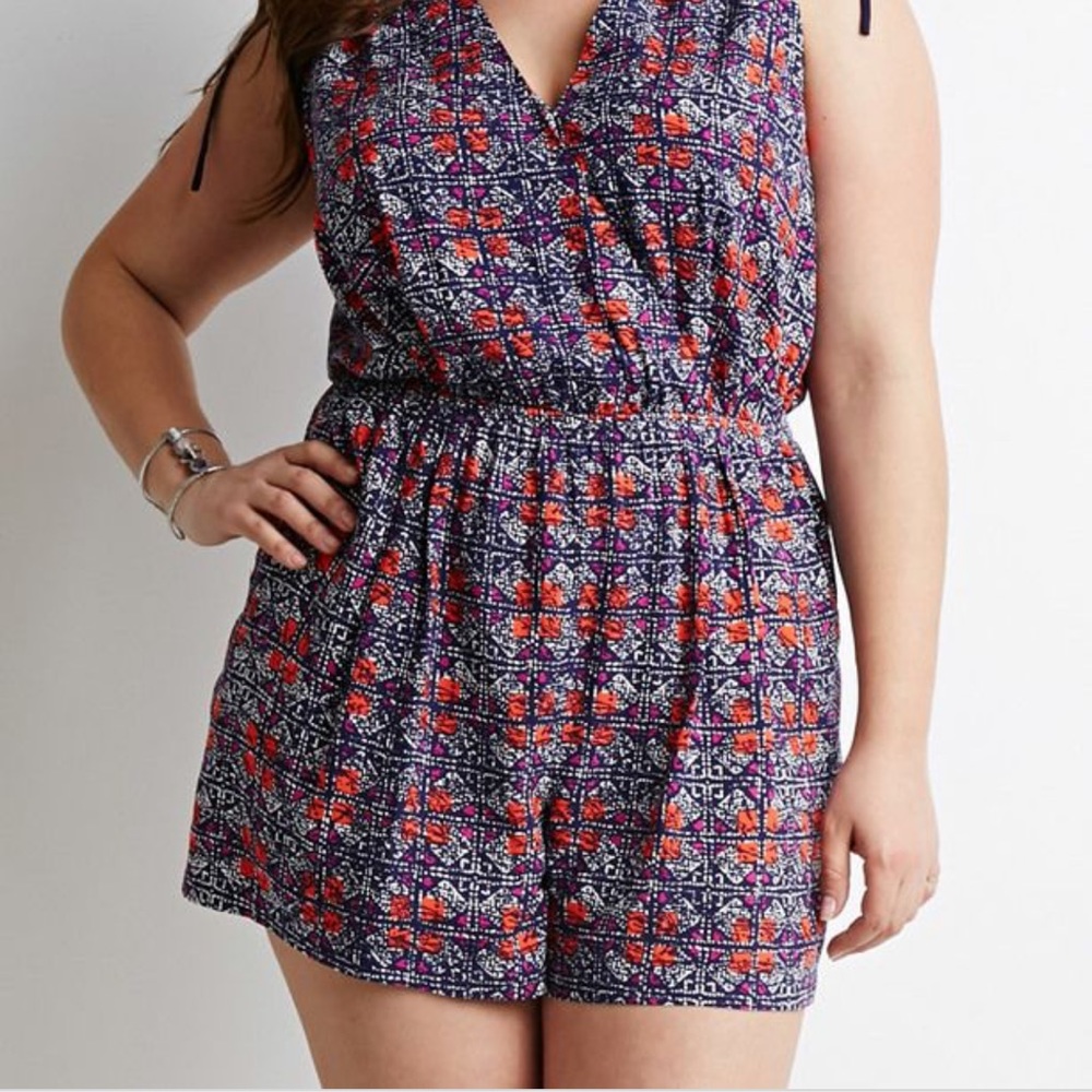 FOREVER 21 Sleeveless Abstract Romper Pockets Size XL